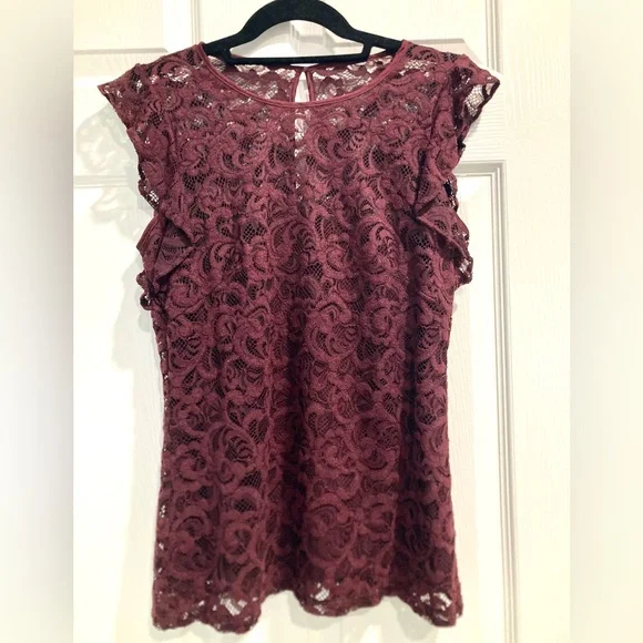 NWOT White House Black Market Flutter Sleeve Lace Shell Top Burgundy Wine Size 4 - Picture 1 of 10